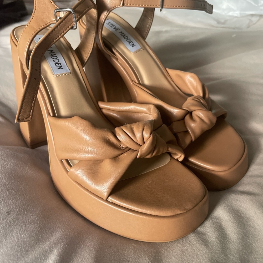 Steve Madden Camel Knot Platform Heels